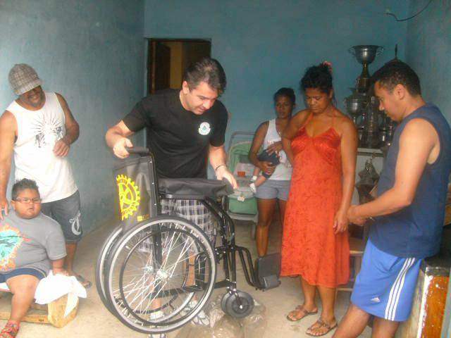 Entrega de equipamento em comunidade