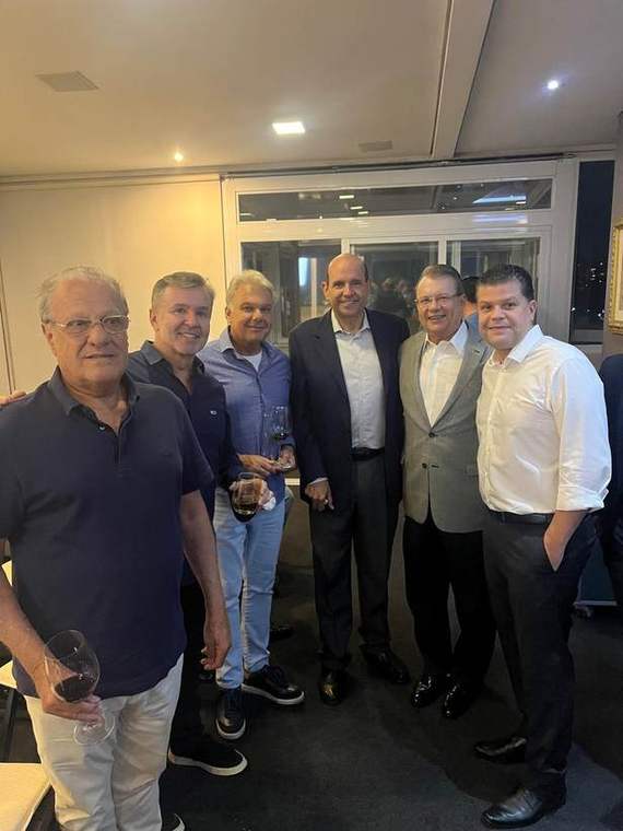 Grupo de executivos em encontro do setor